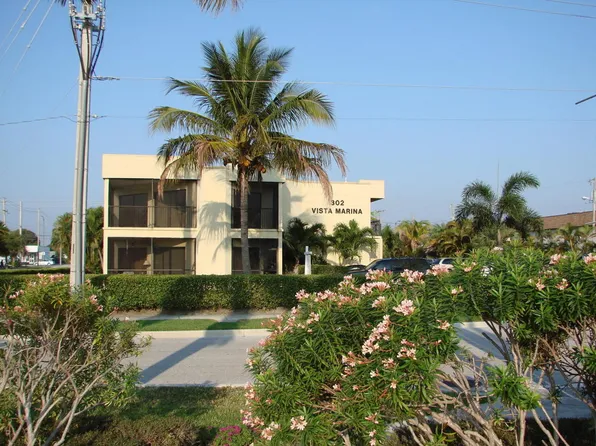 302 Lake Shore Dr APT 4, Lake Park, FL 33403