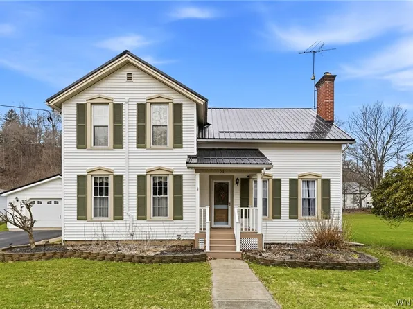 31 Johnson St, Gowanda, NY 14070