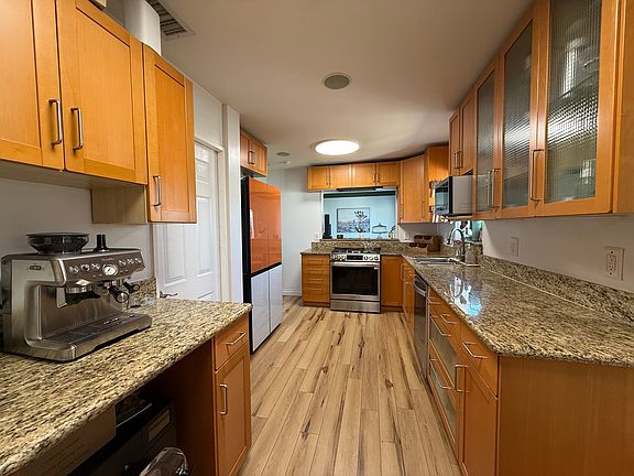 3rd image of 6884 Julie St