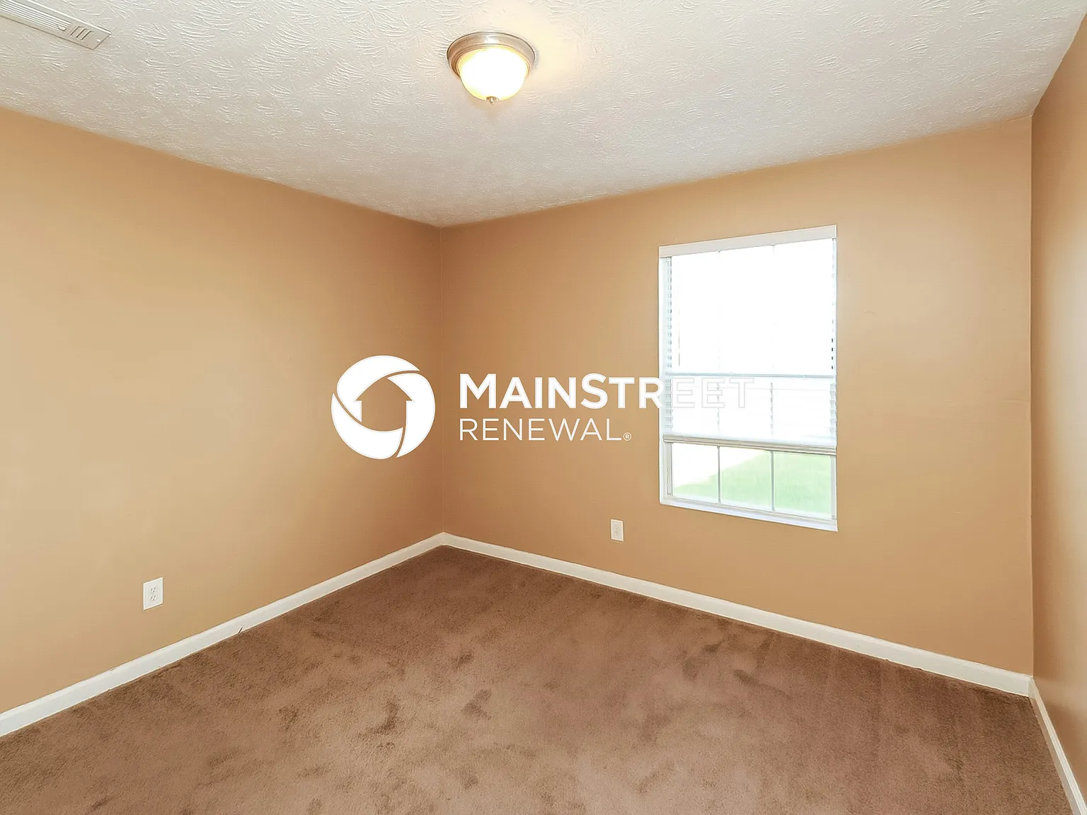 9439 Sleepy Hollow Ln — Photo 3