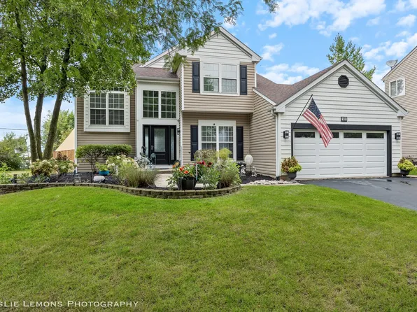 901 Barbara St, Lake In The Hills, IL 60156