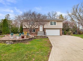 4724 78th Pl, Urbandale, IA 50322