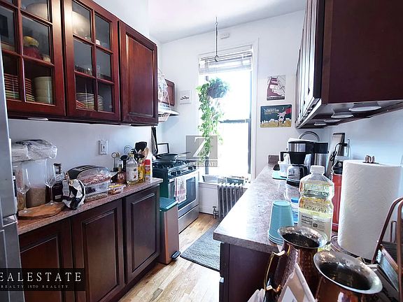 5th image of 449 1st St APT 1B