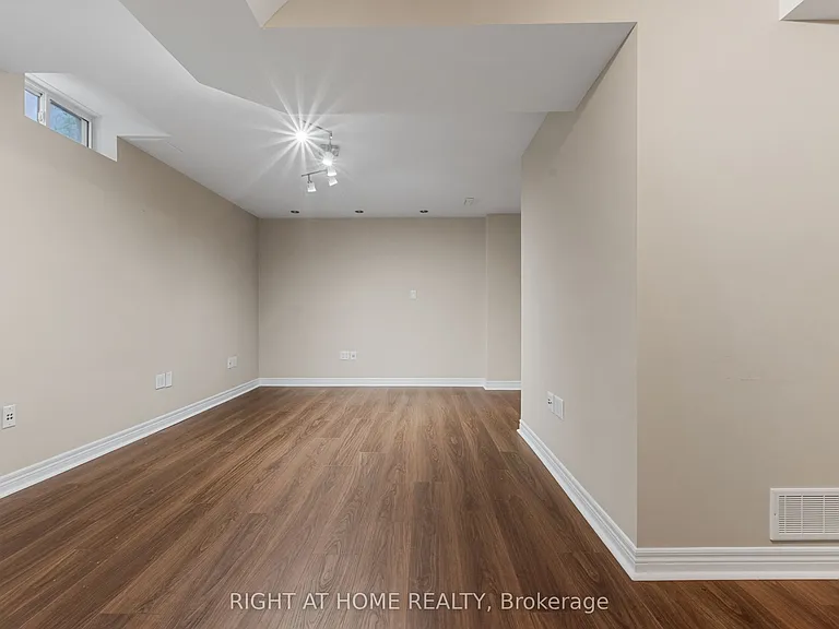1811 Creek Way — Photo 21