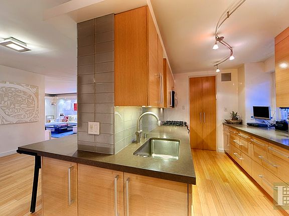 3rd image of 303 E 57th St APT 36B