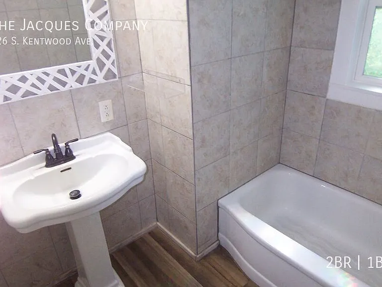 726 S Kentwood Ave — Photo 7