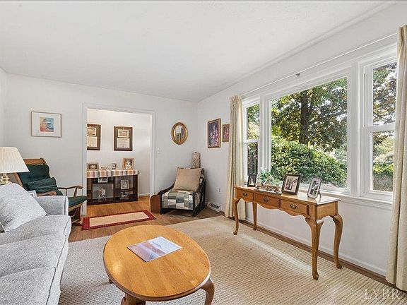 4th image of 268 Winding Way Rd