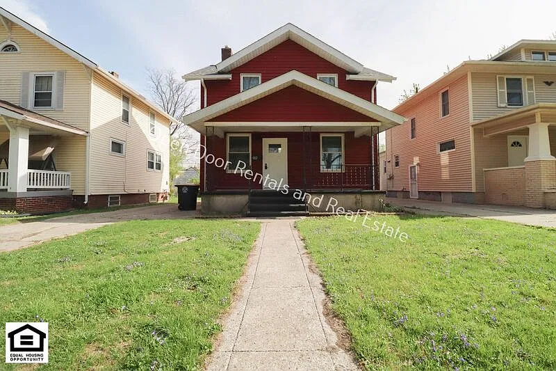 3 bed, 1.0 bath, 1752 sqft, $1,400 — Photo 1