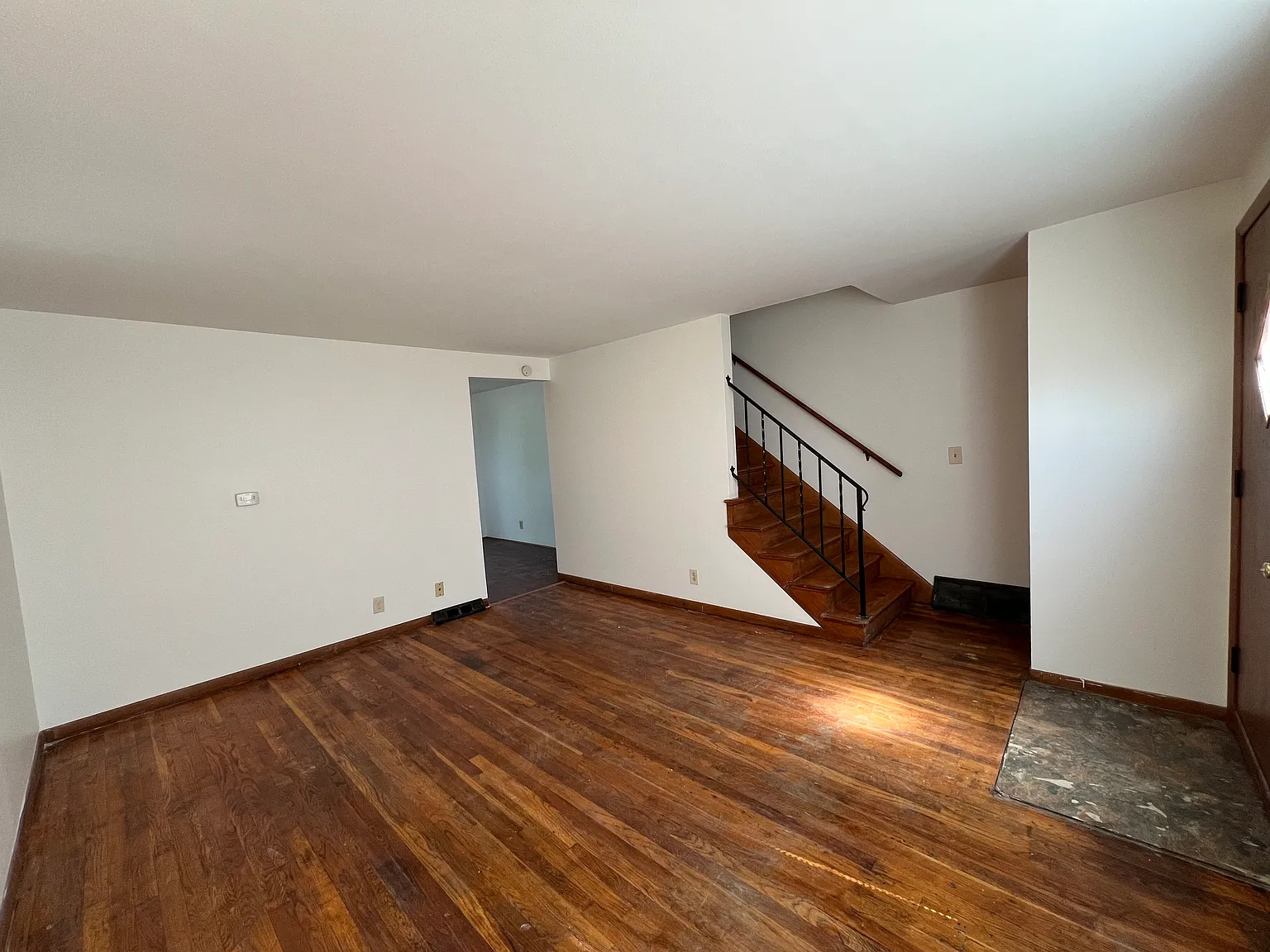 2 bed, 832 sqft, $1,200 — Photo 2