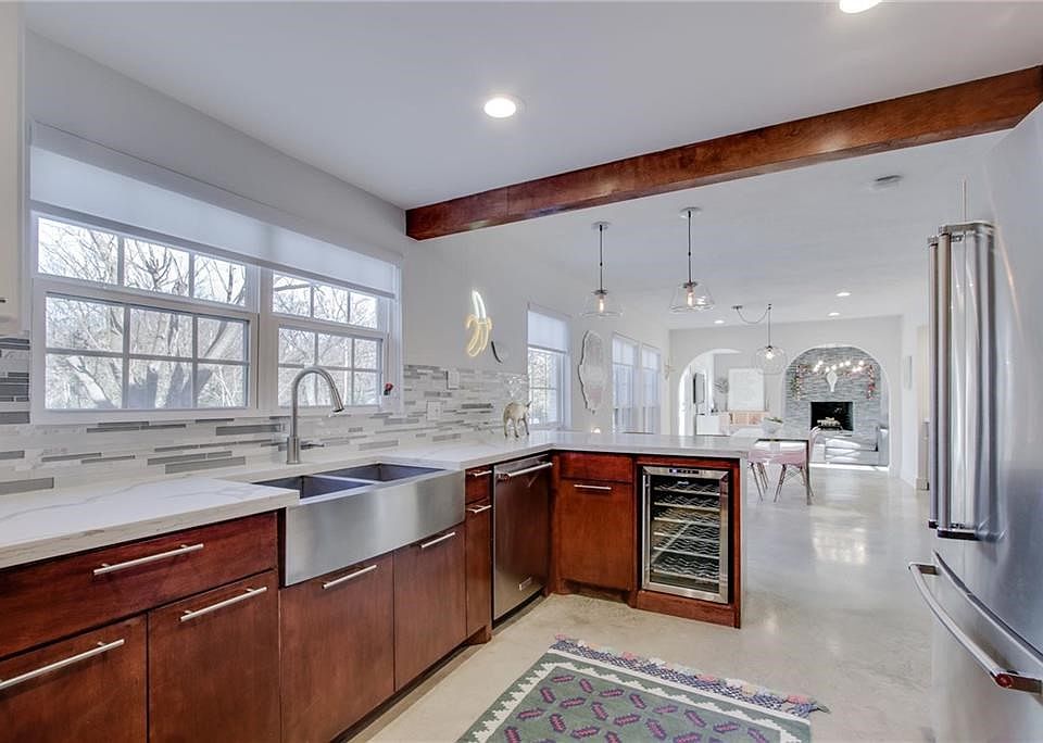 Stainless Farm sink; SS pull handles; wine frig; quartz counter tops, vinyl windows.