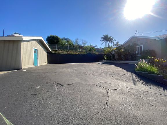 2nd image of 1165 S Santa Fe Ave