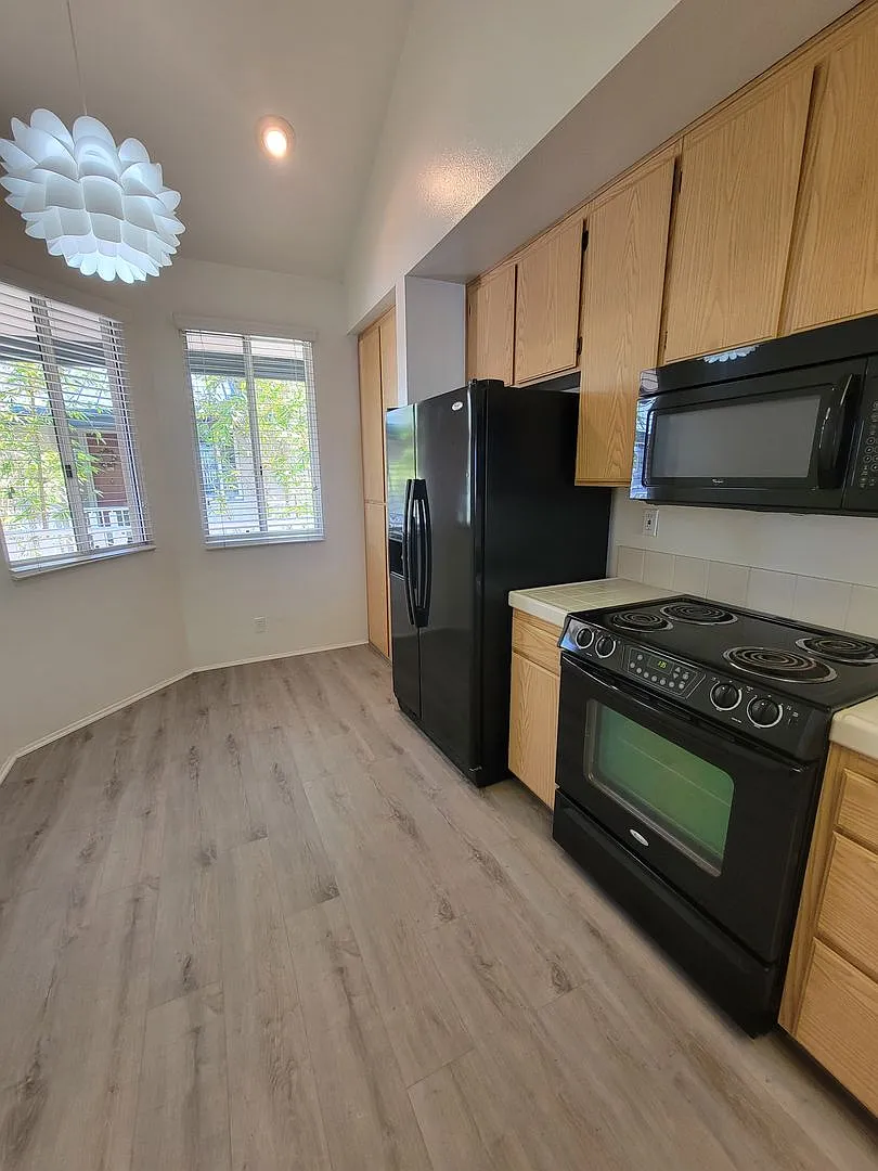 2 Bdrm/2 Bth at La Mesa Village Plaza Spectrum Cable/WiFi, and water included in the rent — Photo 4
