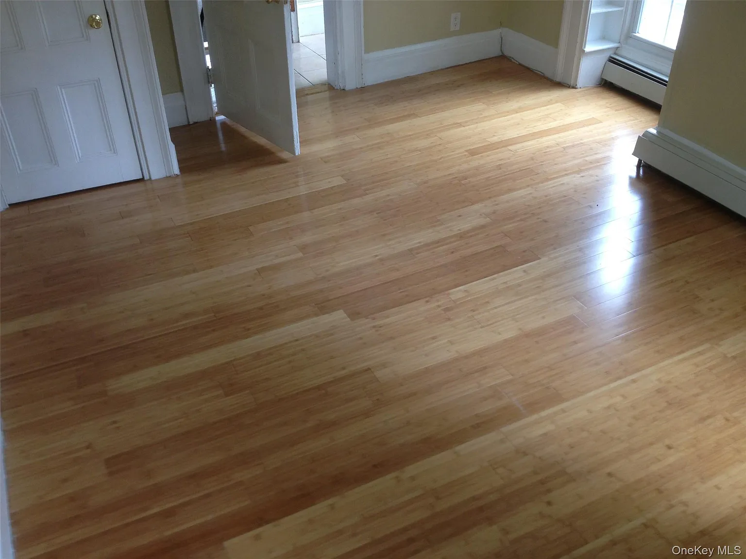 3 bed, 1.0 bath, 8636 sqft, $2,300 — Photo 3