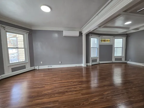 861 Montgomery St #1, Jersey City, NJ 07306