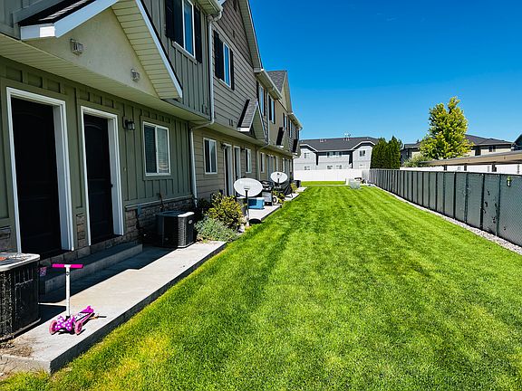 2nd image of 2527 Eagle Dr #Townhouse