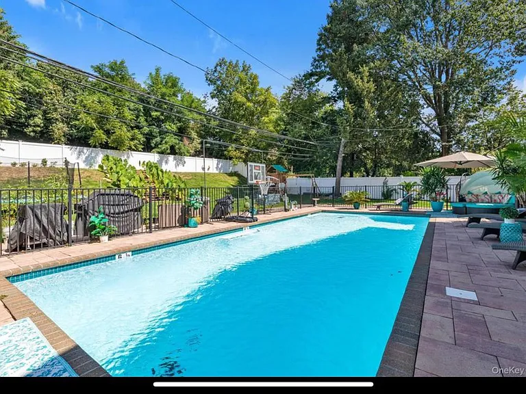27 Circle Dr — Photo 25