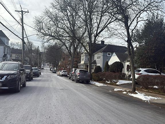 4th image of 30 Grandview Ave