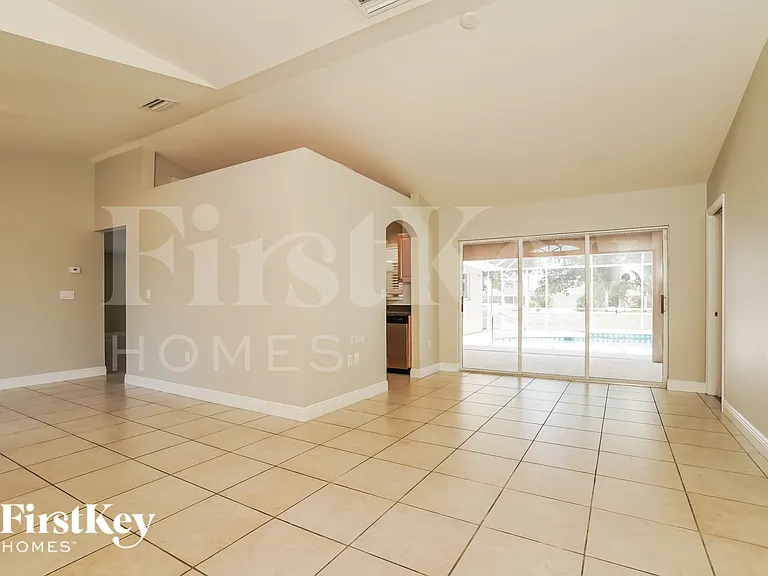 4129 Jacaranda Pkwy W — Photo 2