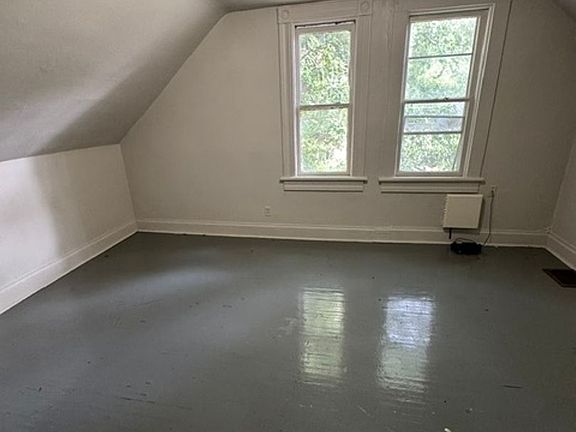 5th image of 308 W Creighton Ave