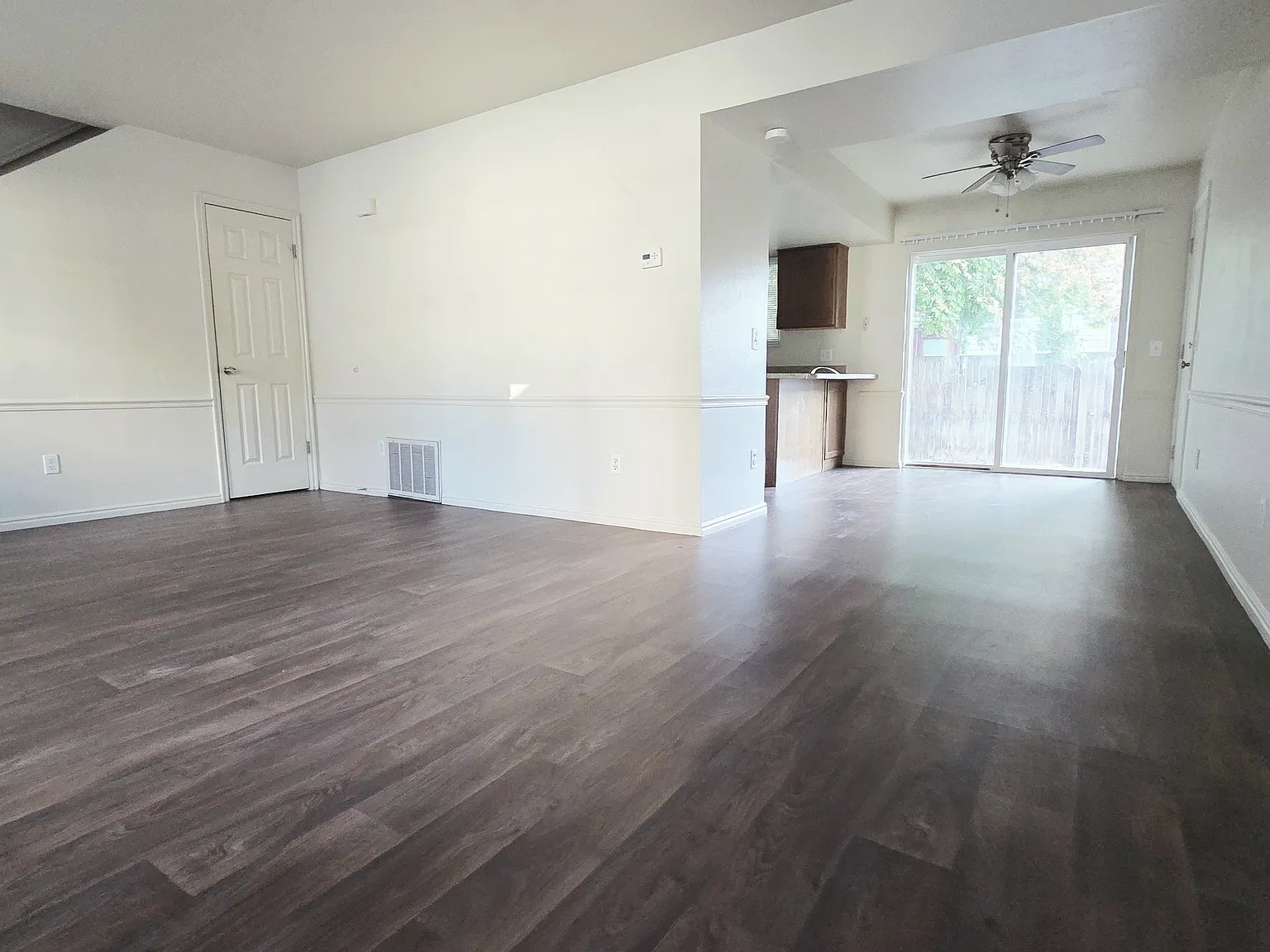 3 bed, 2.5 bath, 1300 sqft, $2,150 — Photo 4