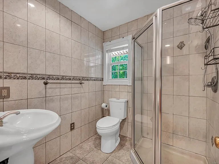 421 Hemlock Point Dr — Photo 22