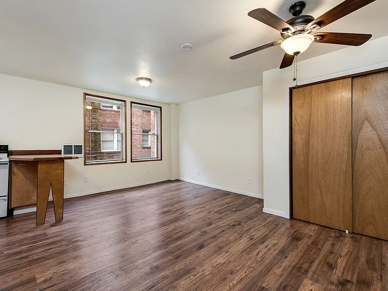 Abbottsford Apartments — Photo 111