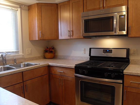 3rd image of 799 Saint Lawrence Ave
