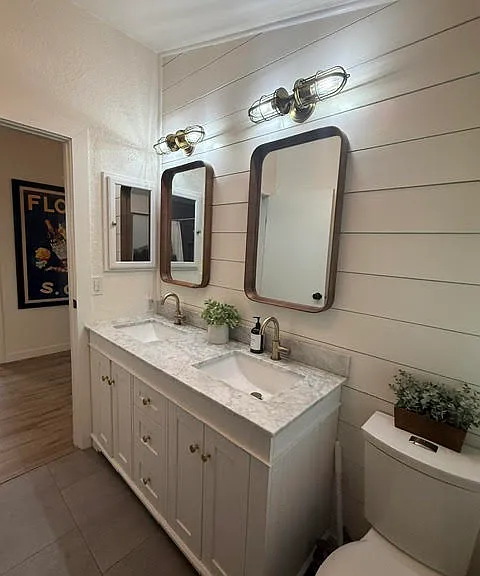 Bath 2, hall bath