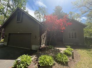 17 Pine Ridge Dr, Morrisonville, NY 12962