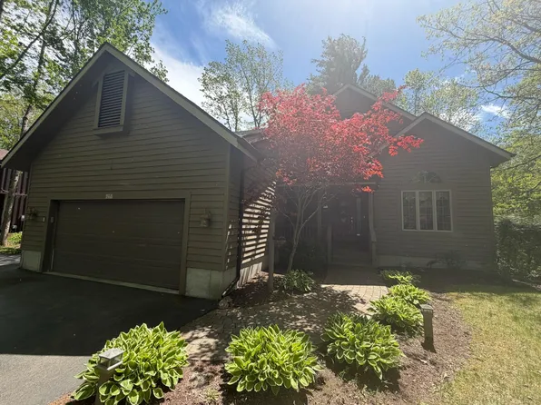 17 Pine Ridge Dr, Morrisonville, NY 12962