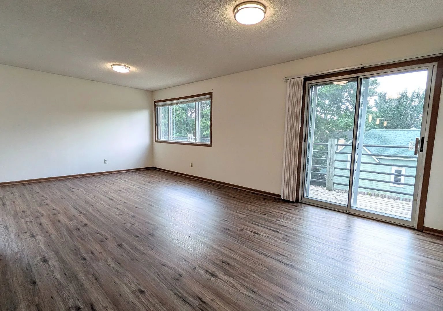 700 8th St SE — Photo 3