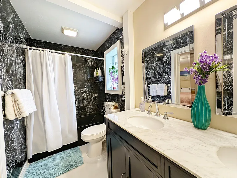 3215 Royal Oaks Dr — Photo 15