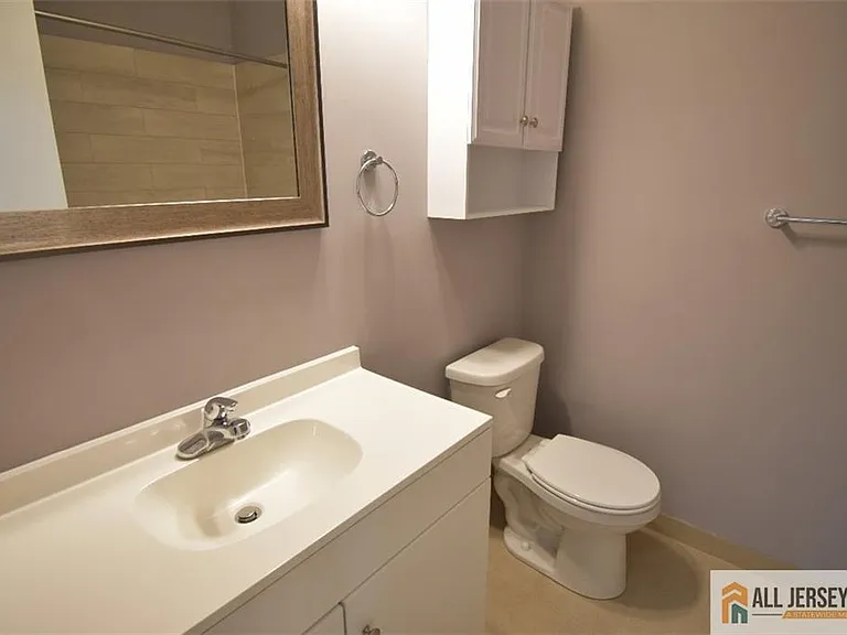 49 Farnham Sq — Photo 16