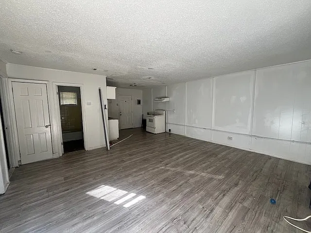 1665 Madden Ave — Photo 2