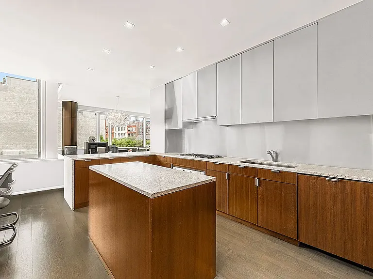 350 W Broadway #4R — Photo 6