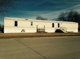 320 N 11th St, Seymour, IA 52590