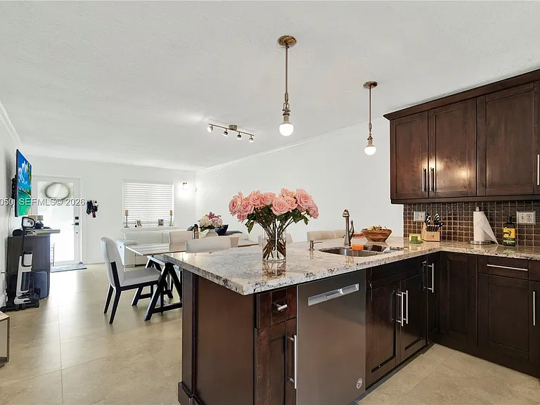 4260 SW 68th Ct — Photo 2