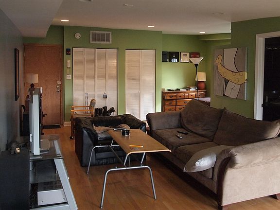 2nd image of 1284 N Milwaukee Ave APT 4B