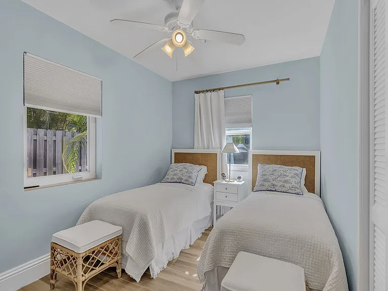 786 Dahlia Ln — Photo 10