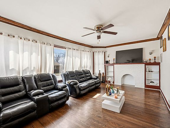 3rd image of 1018 W 115th St