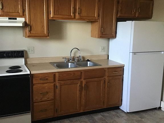2nd image of 601 Larch St #B