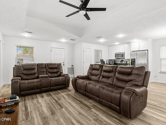 4th image of 223 Woodlawn Ct