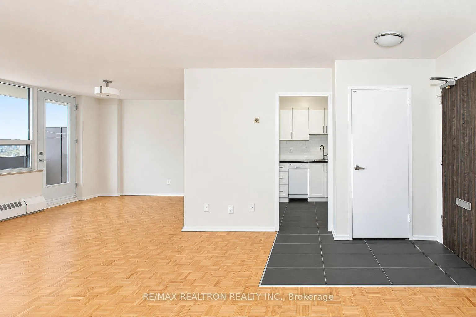 6200 Bathurst St — Photo 3
