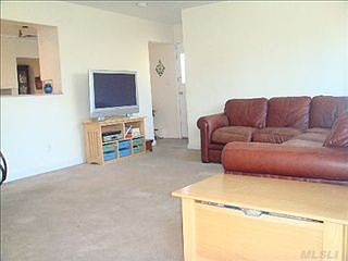 5th image of 3015 Bellmore Ave
