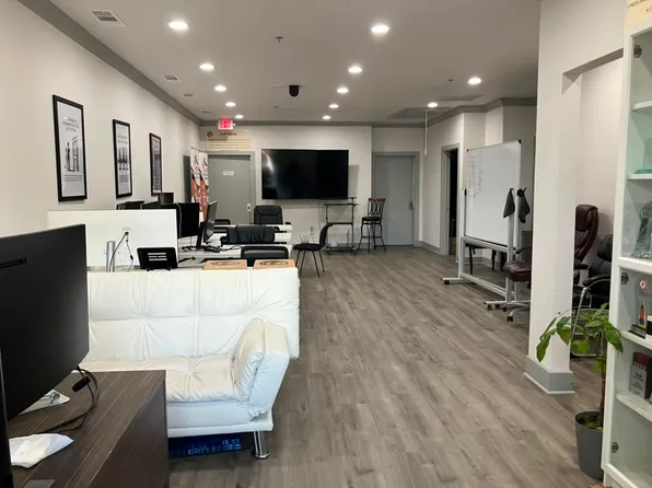 2785 Rockbrook Dr Suite 304, Lewisville, TX 75067