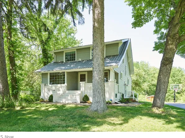 992 White Pond Dr, Akron, OH 44320