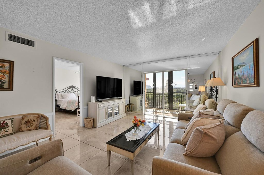 2350 NE 14th Street Causeway #609, photo 5