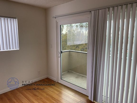 2nd image of 7010 Lanewood Ave APT 204