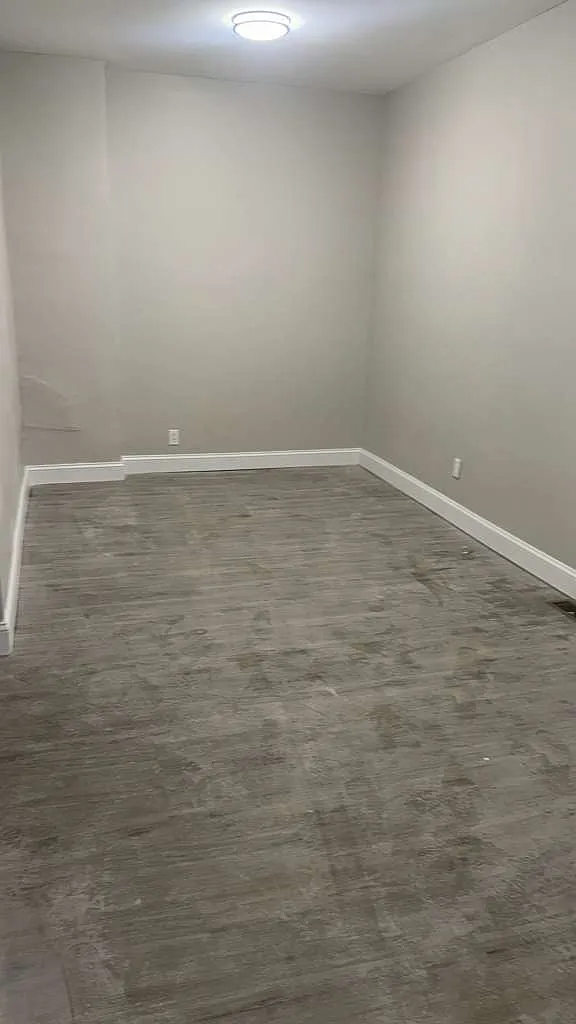 Building Photo - 408 Leslie St #2
