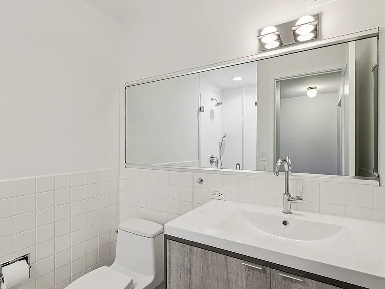 1319 N Sandburg Ter — Photo 15